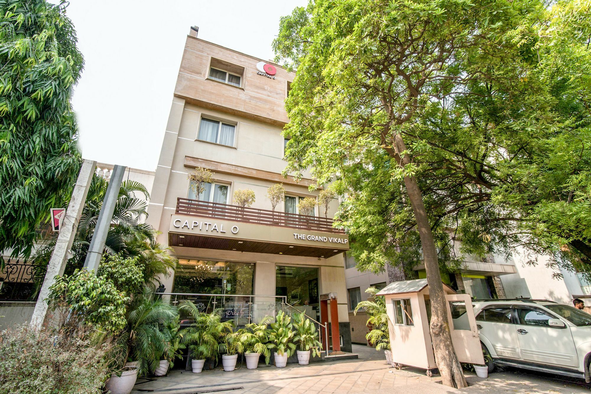 Capital O 14768 The Grand Vikalp New Delhi
